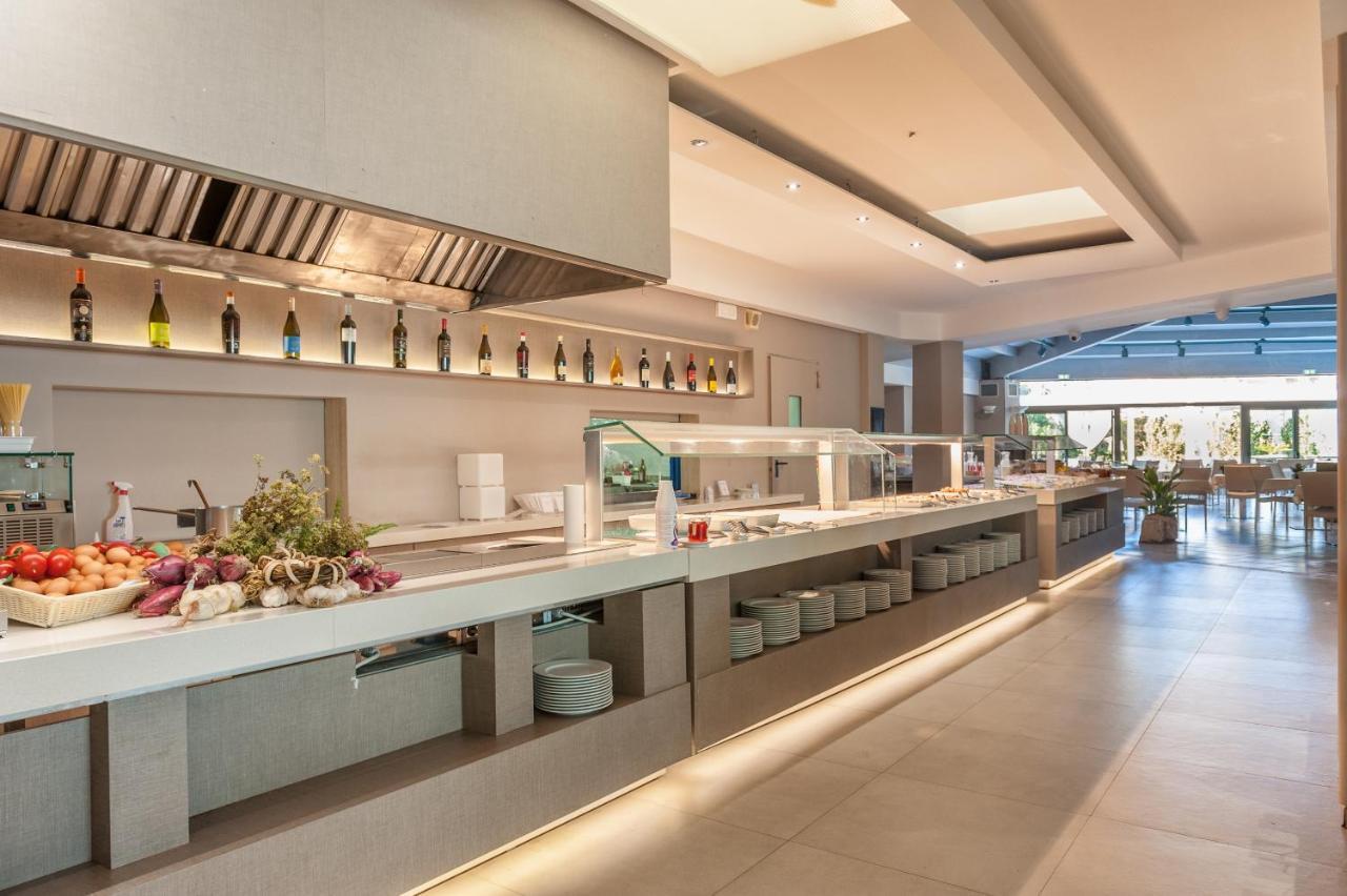 Acacia Marina 4*